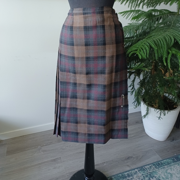 Vintage Plaid Wool Skirt - Picture 2 of 11